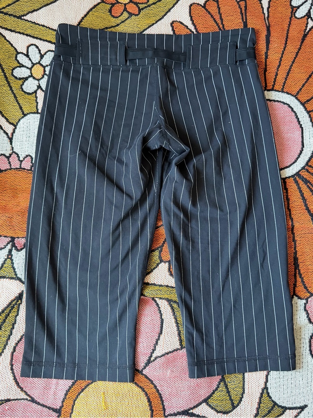 Y2K Lululemon Low Rise Pinstripe Belted Capri Pants Black Size 8 - Picture 2 of 4